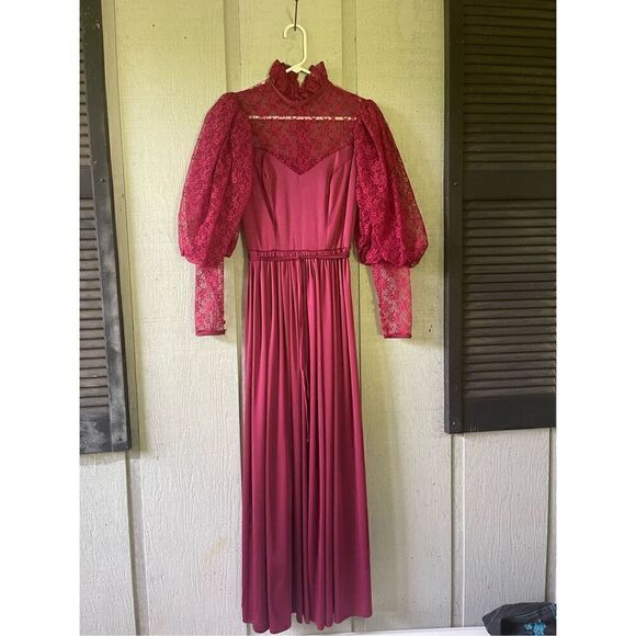 Creations by Aria 1970’s Vintage Victorian Lace Burgandy Pleated long dress Sz 7 - Picture 1 of 16
